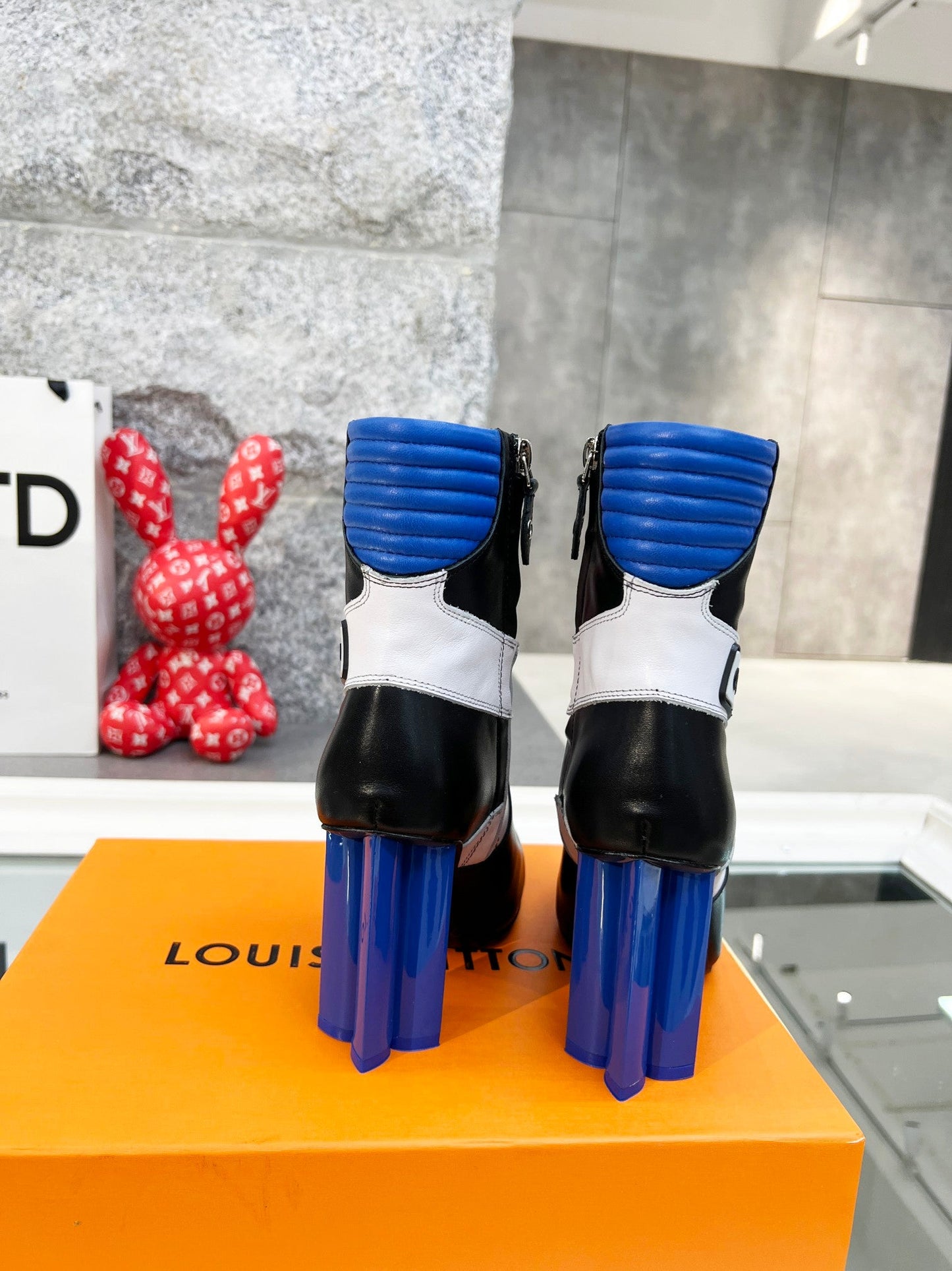 LU Boots Heels Silhouette
