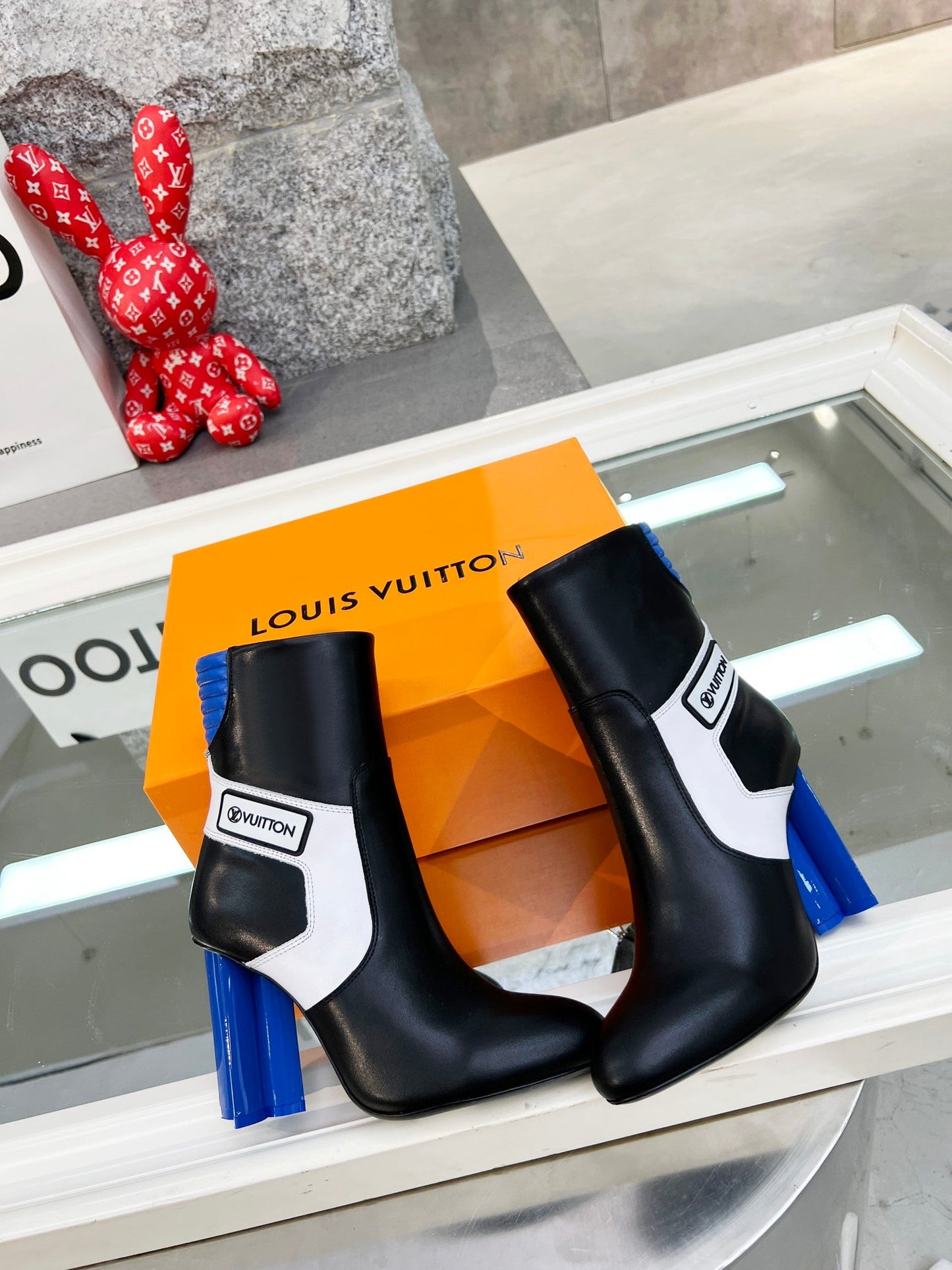 LU Boots Heels Silhouette
