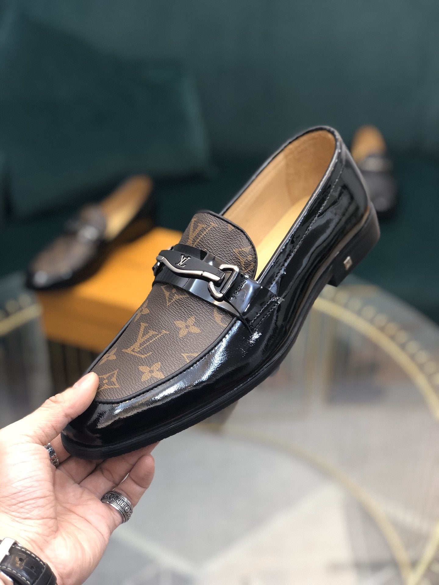 LU  Shoes Man Logo
