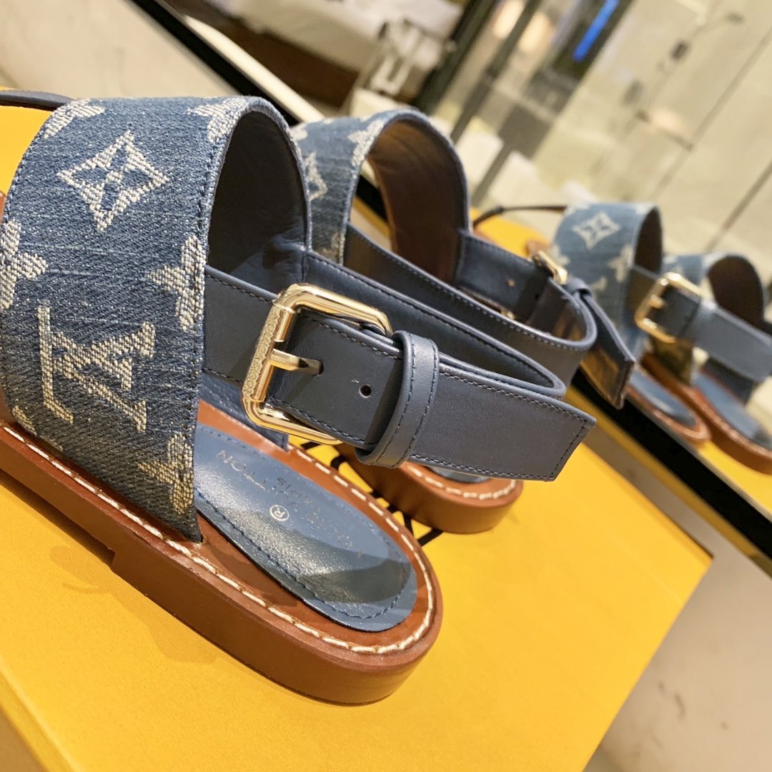LU Sandals Logo