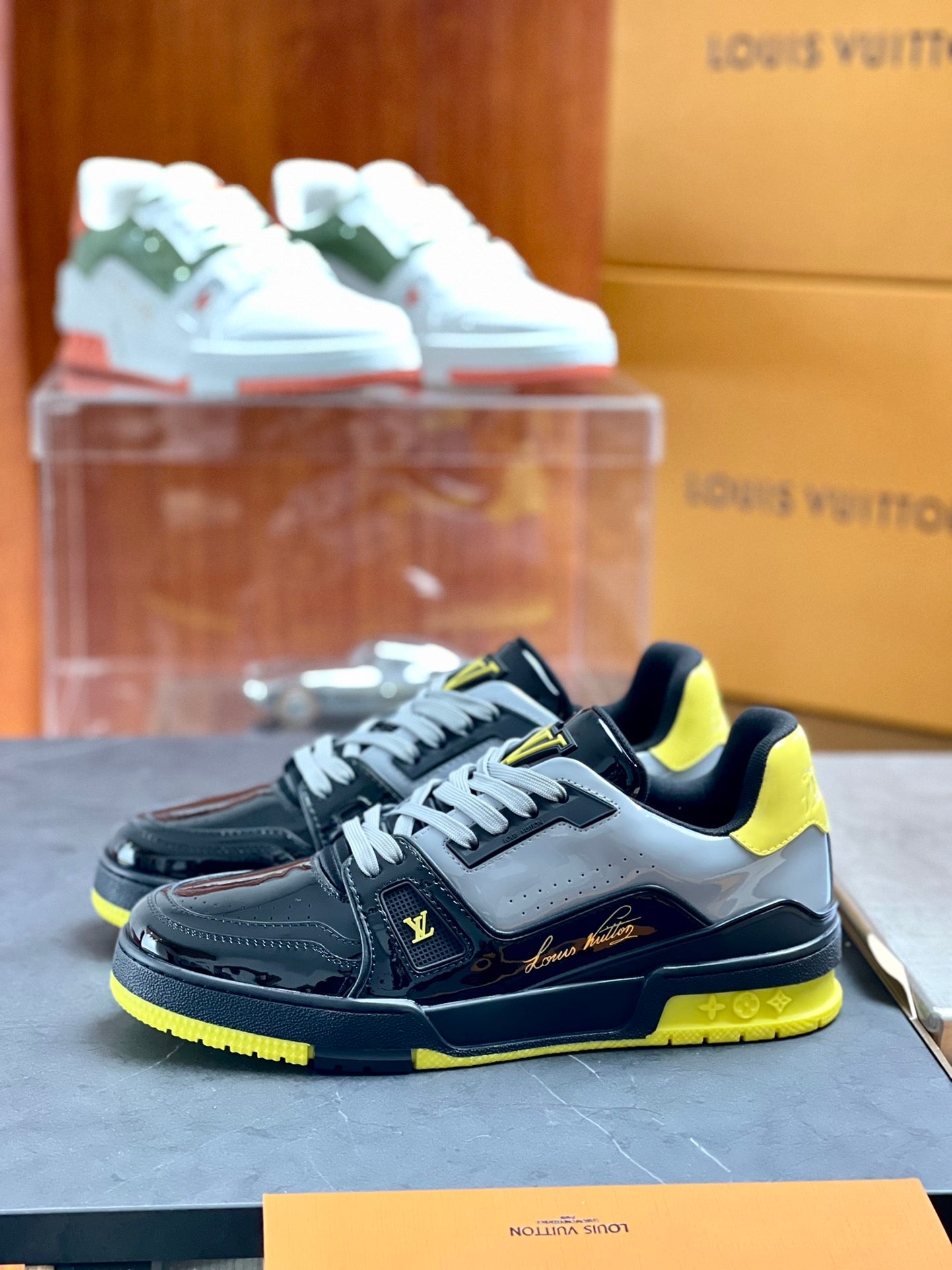 LU Sneakers Runner