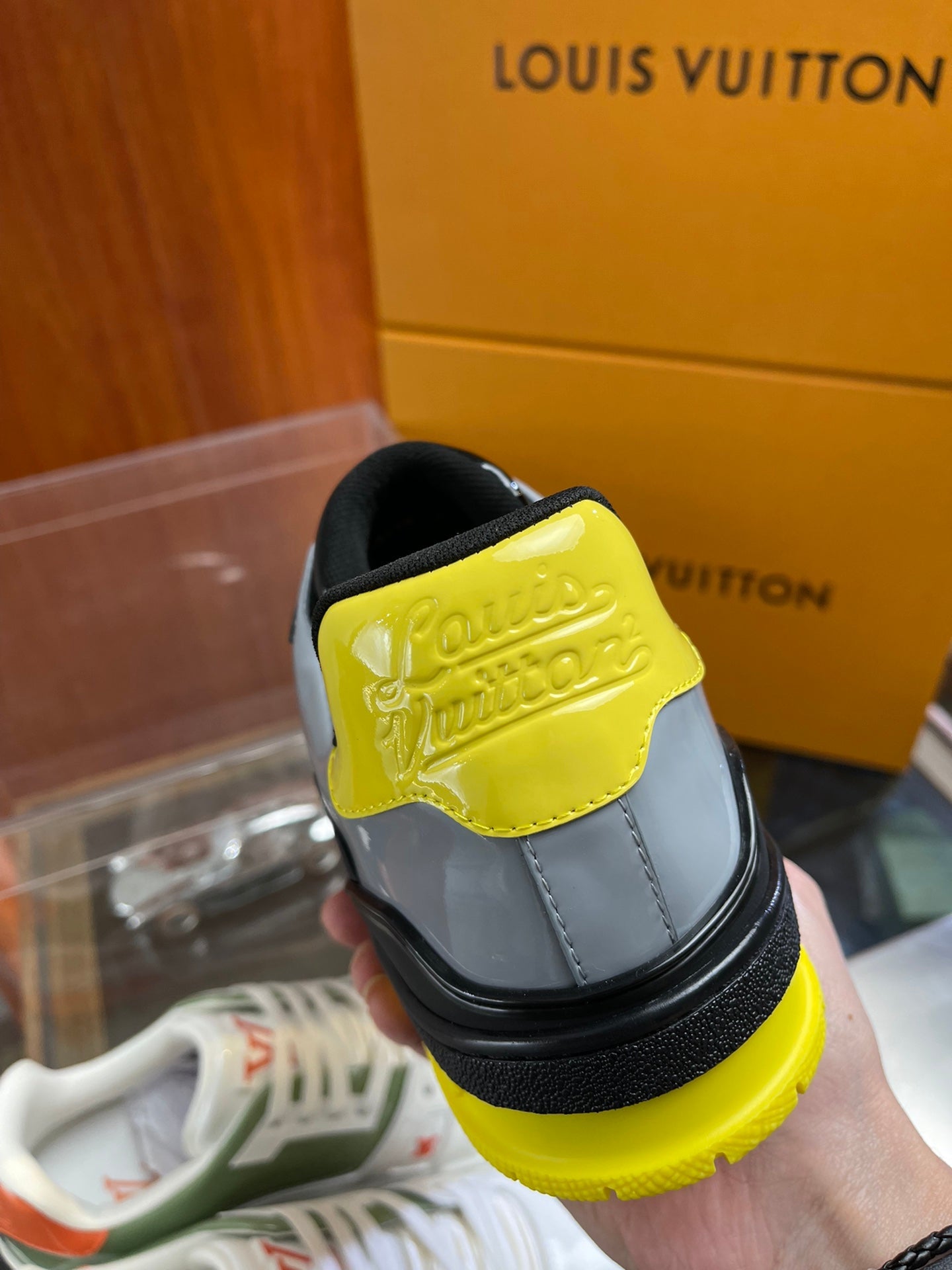 LU Sneakers Runner