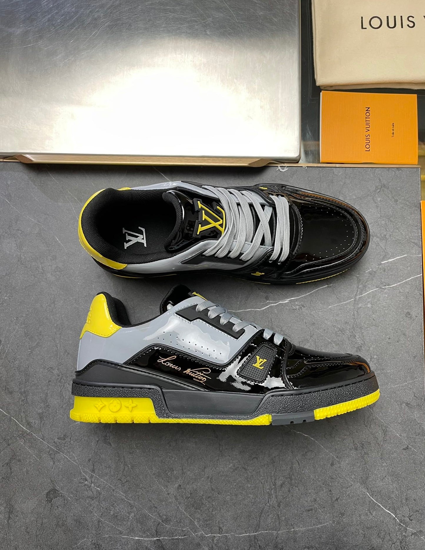 LU Sneakers Runner
