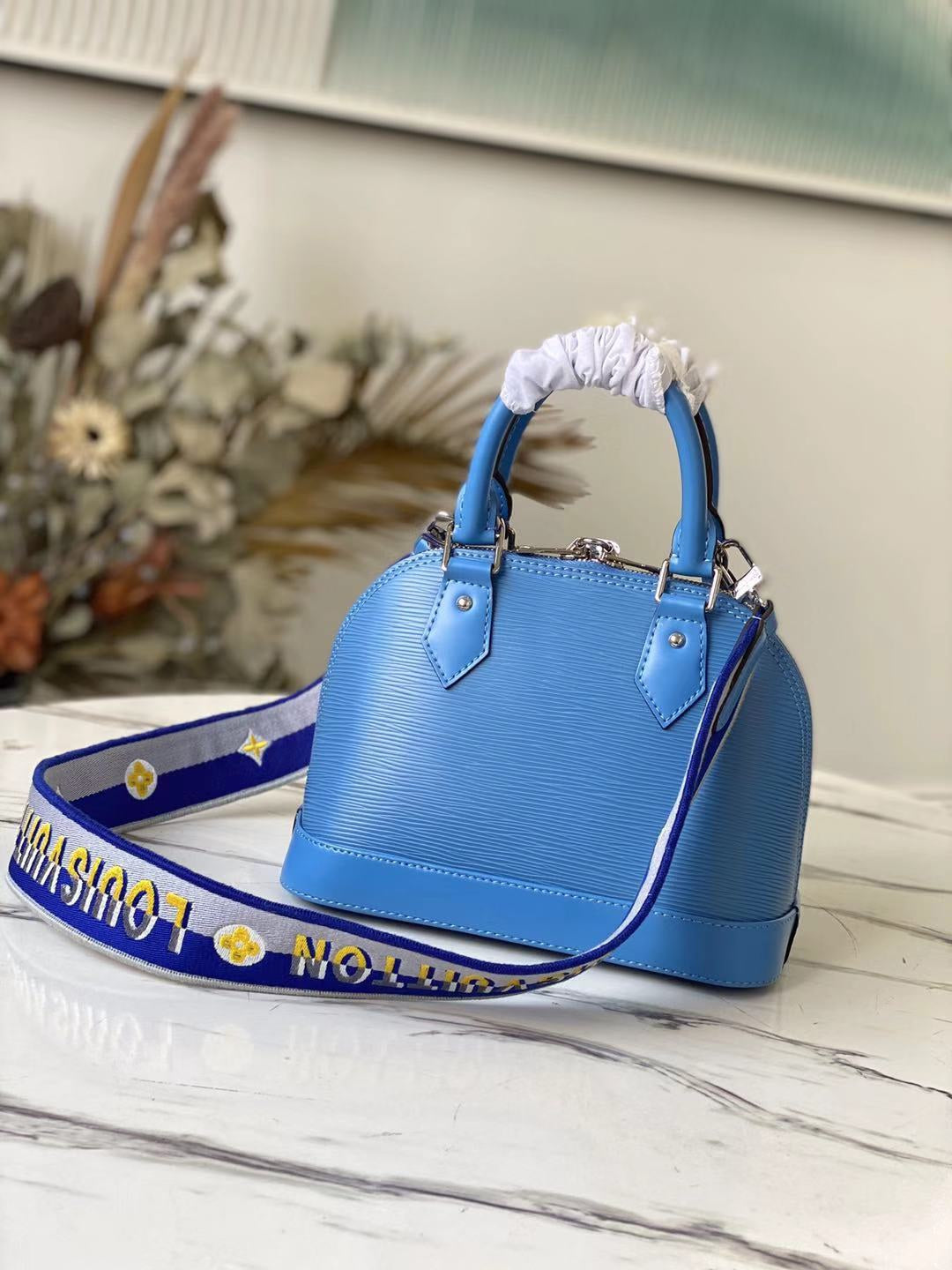 LU Bag ALMA MM   24 cm