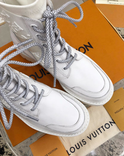 LU Boots White