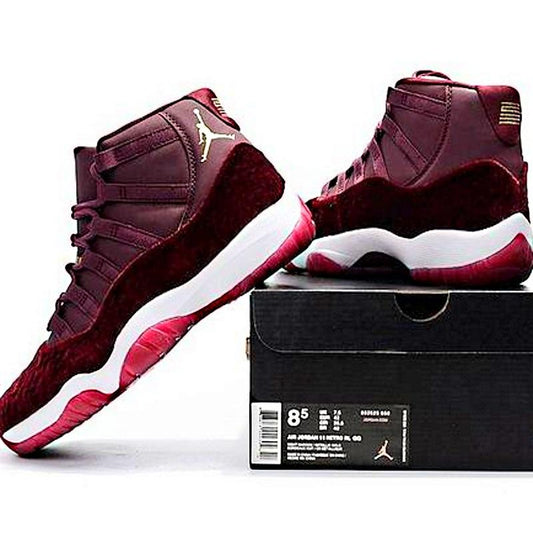 N*ke Max Sneakers  Jorda 11 Red Velvet Maroon