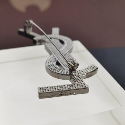 Y L  Brooch